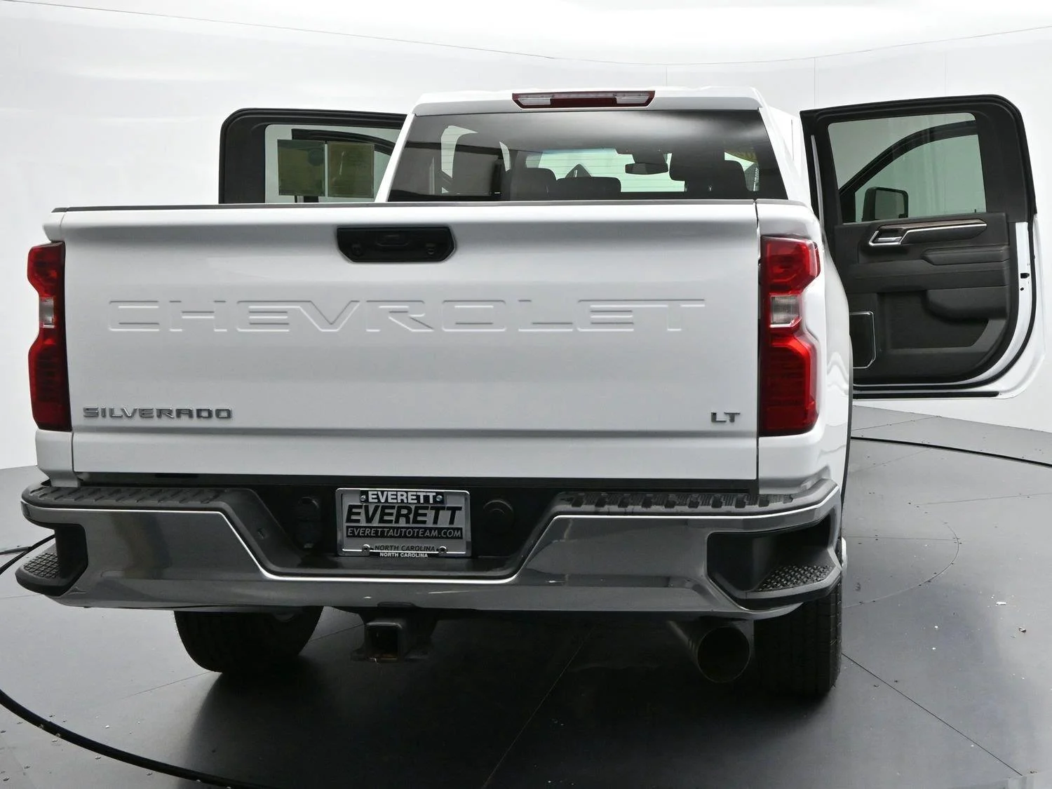 Used 2025 Summit White Chevrolet LT image 43