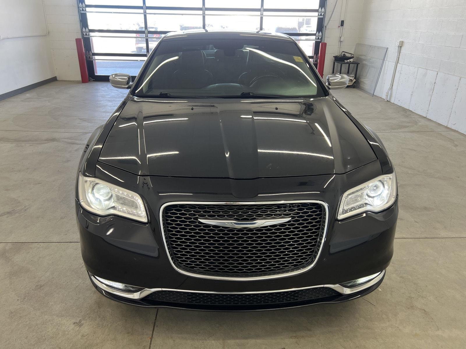 2016 Chrysler 300 C - Photo 13