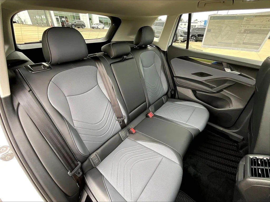 New 2026 White Volkswagen 2.0T SE image 12