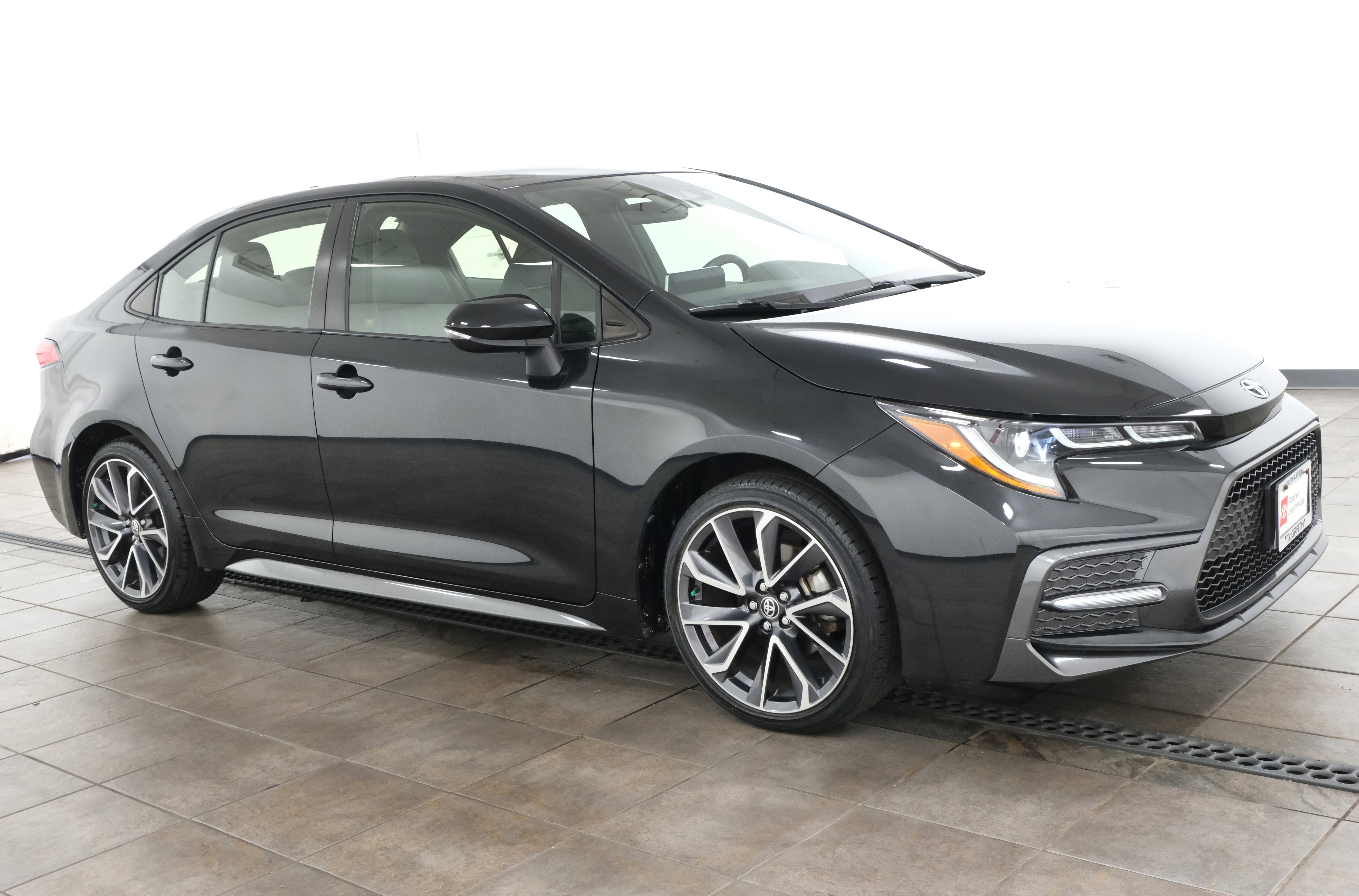 Certified Used 2020 Black Sand Pearl Toyota SE image 7