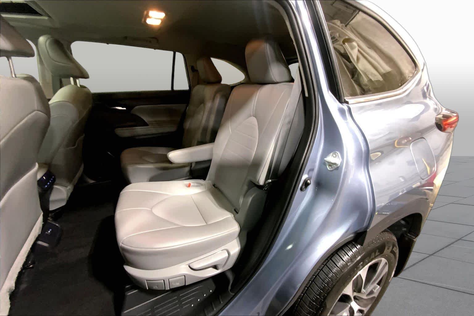 Used 2022 Moon Dust Toyota XLE image 21