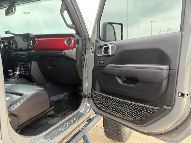 Used 2020  Jeep Rubicon image 46