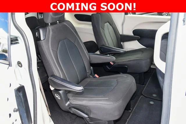 Used 2022 White Chrysler LX image 24