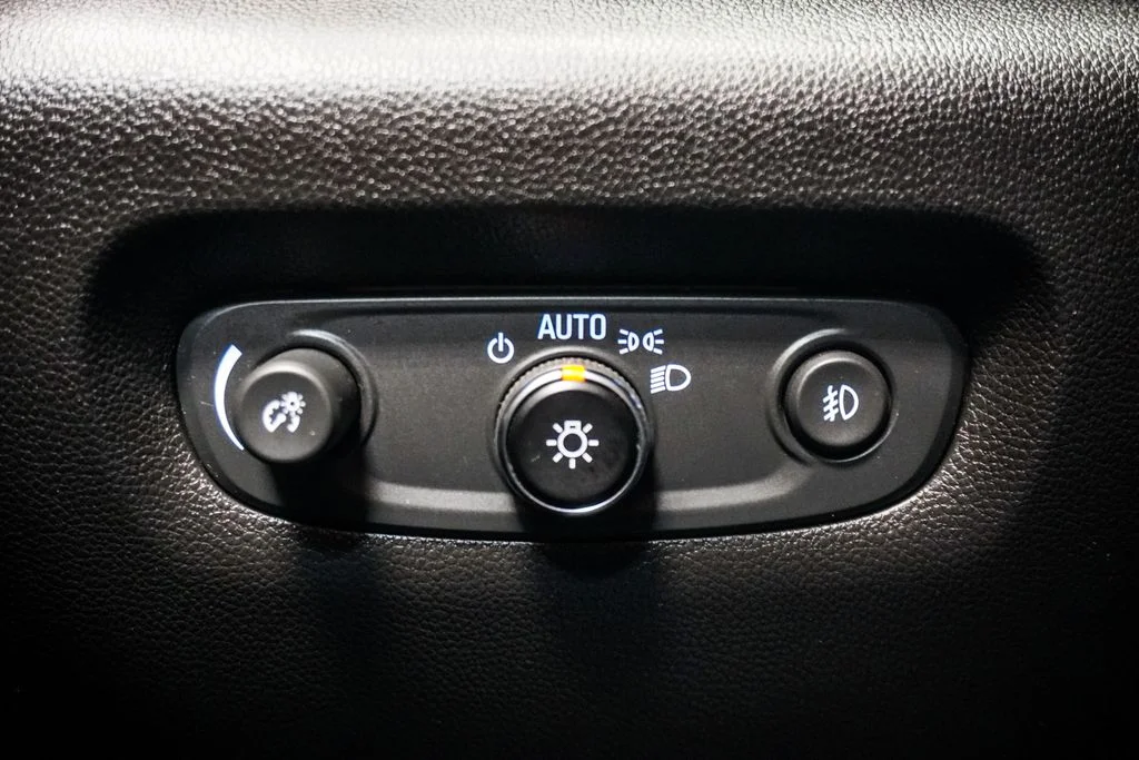 Used 2021 White Chevrolet LT image 22