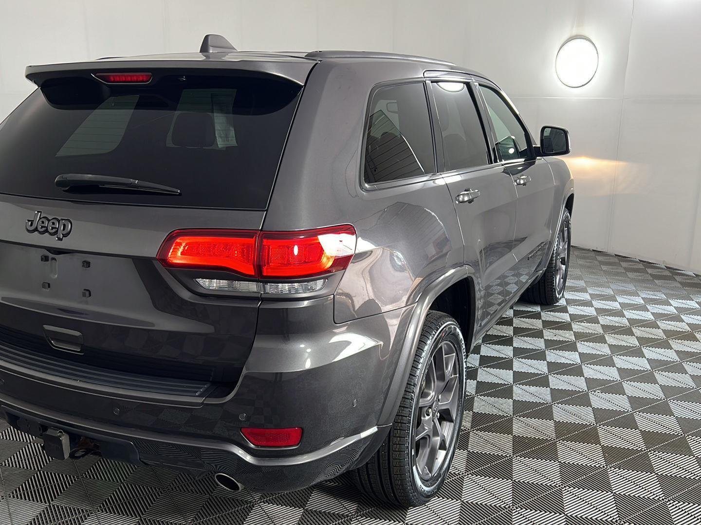 Used 2021 Granite Crystal Metallic Clearcoat Jeep 80th Anniversary image 5