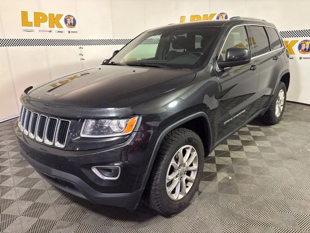Used 2016 Brilliant Black Crystal Pearlcoat Jeep Laredo image 7