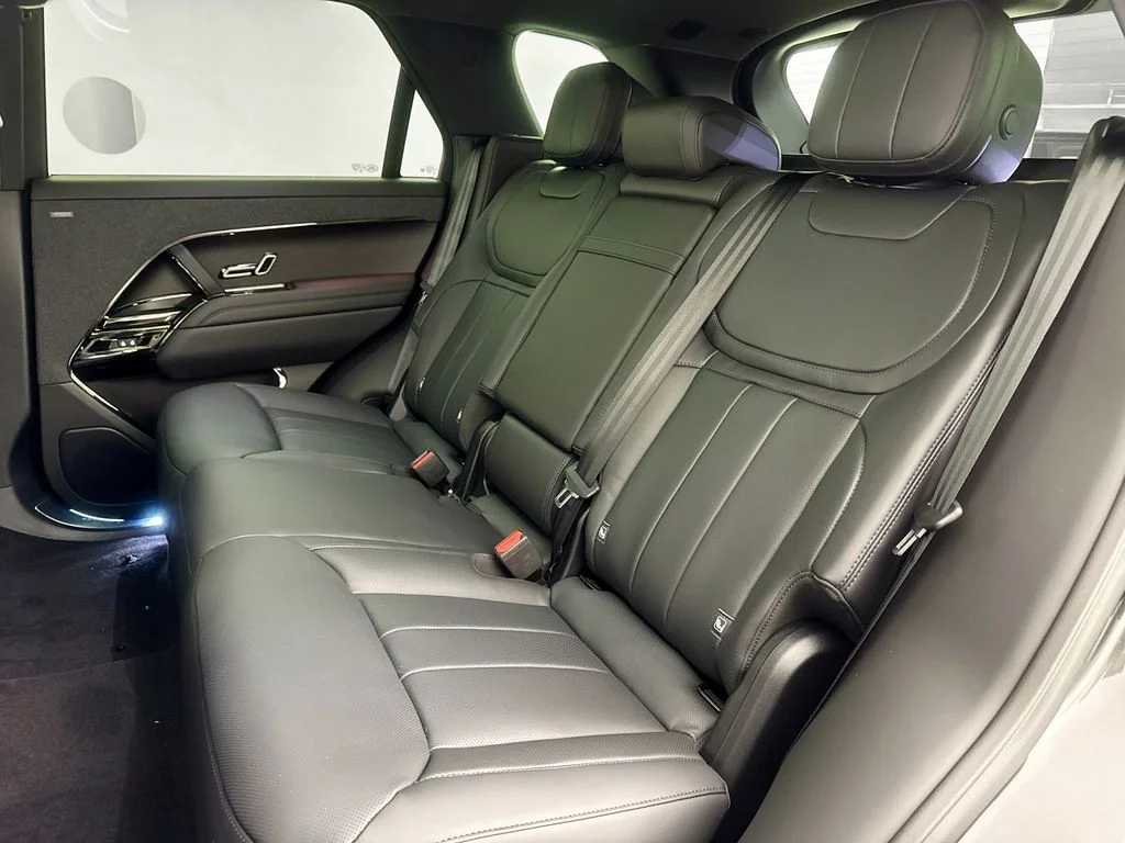 New 2026 Carpathian Grey Land Rover Dynamic SE image 25