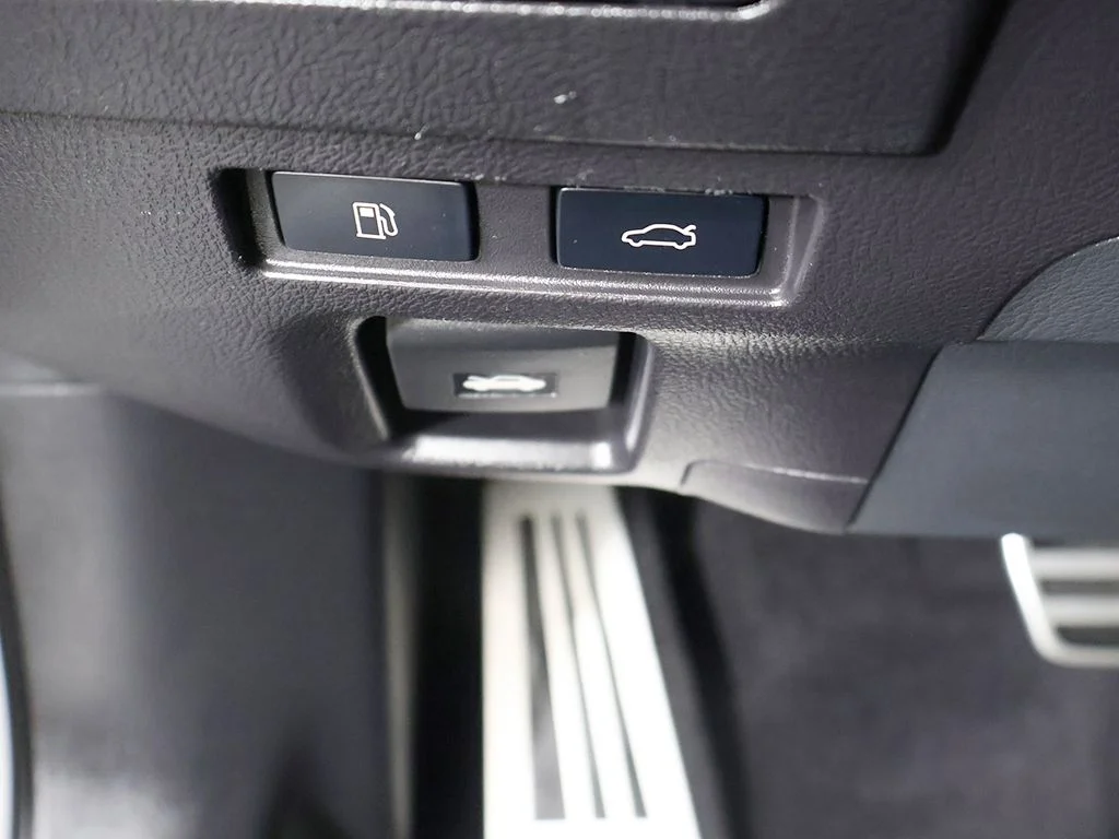 Used 2023 White Lexus 300h image 34
