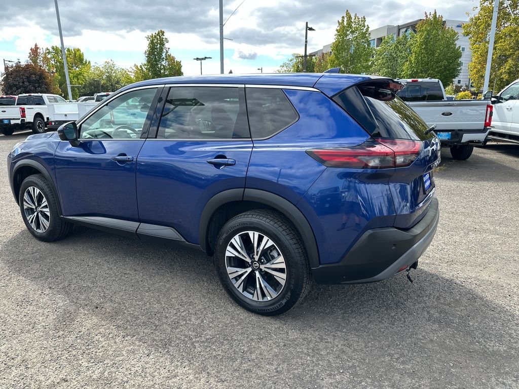 Used 2021 Blue Nissan SV image 4