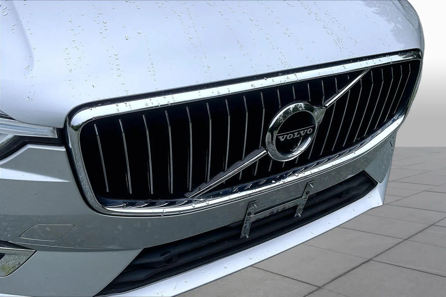 Used 2019 Bright Silver Metallic Volvo Inscription image 30
