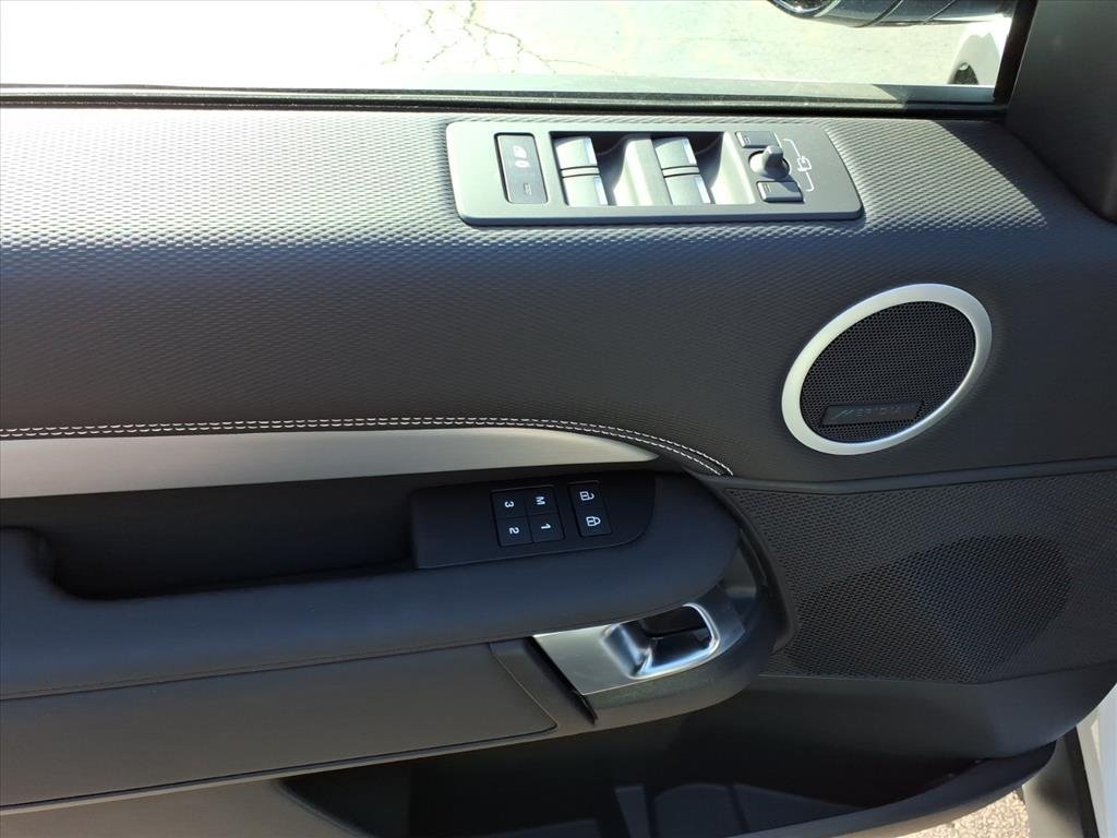 2026 Land Rover Discovery Gemini Edition - Photo 9