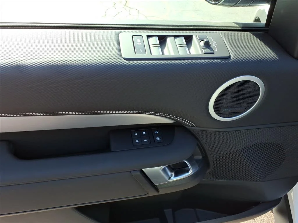 2026 Land Rover Discovery Gemini Edition - Photo 9