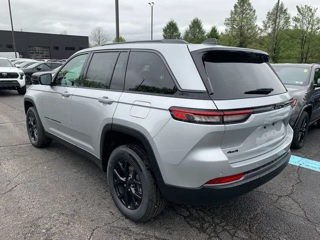 New 2026 Silver Zynith Jeep Altitude image 3