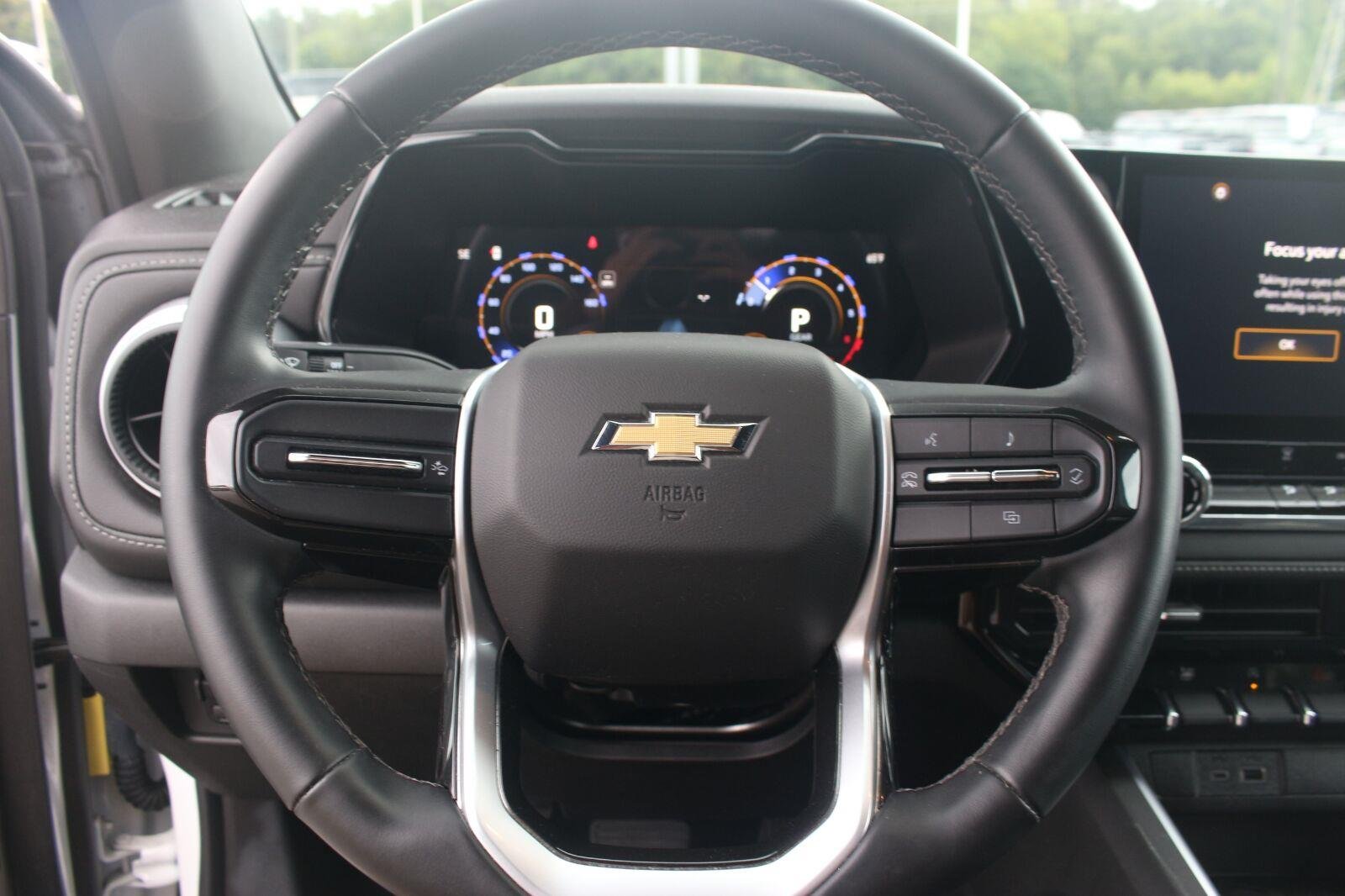 Used 2024 Summit White Chevrolet LT image 19