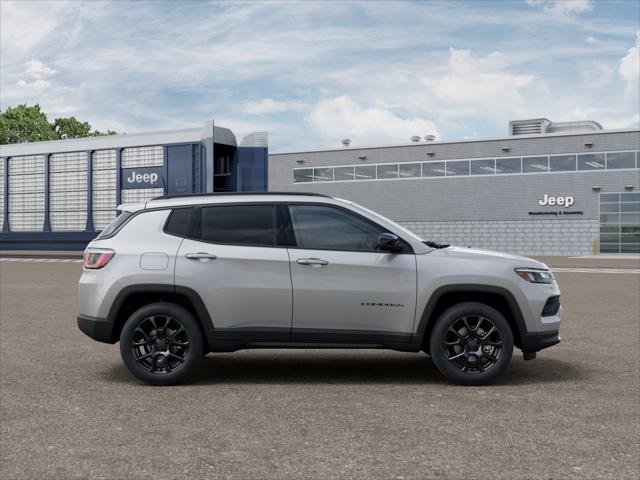 New 2026 Silver Zynith Metallic Clear-Coat Exterior Paint Jeep Latitude image 12