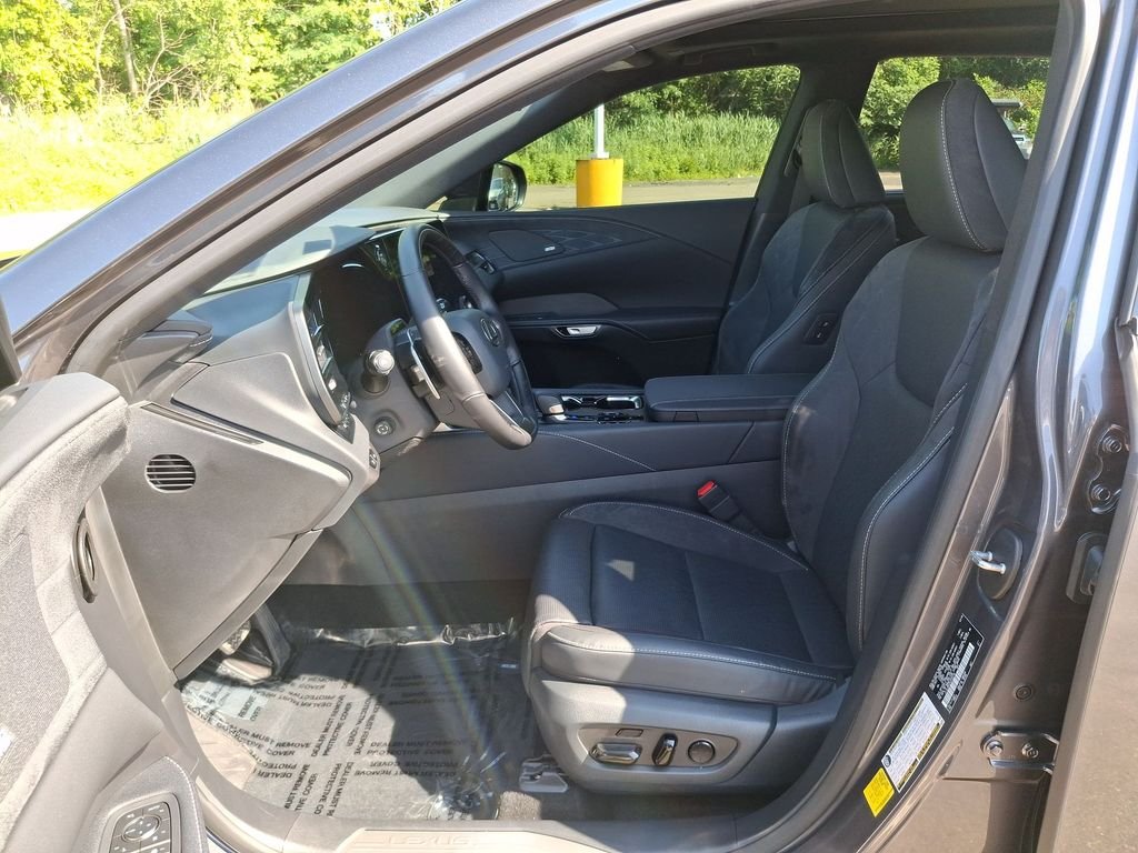 Certified Used 2025 CLOUDBURST GRAY Lexus 450h+ Luxury image 13