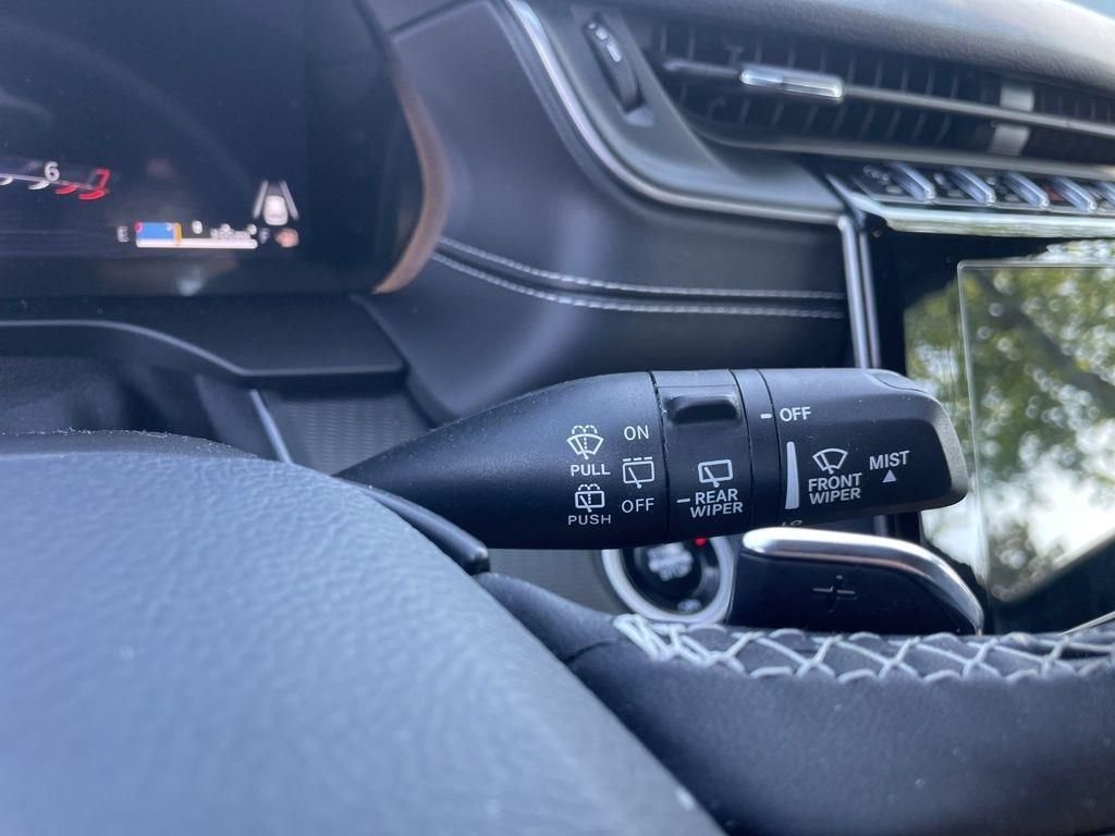 Used 2024 White Jeep Altitude image 23