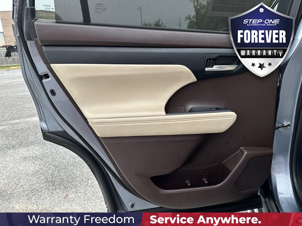 Used 2022  Toyota XLE image 29