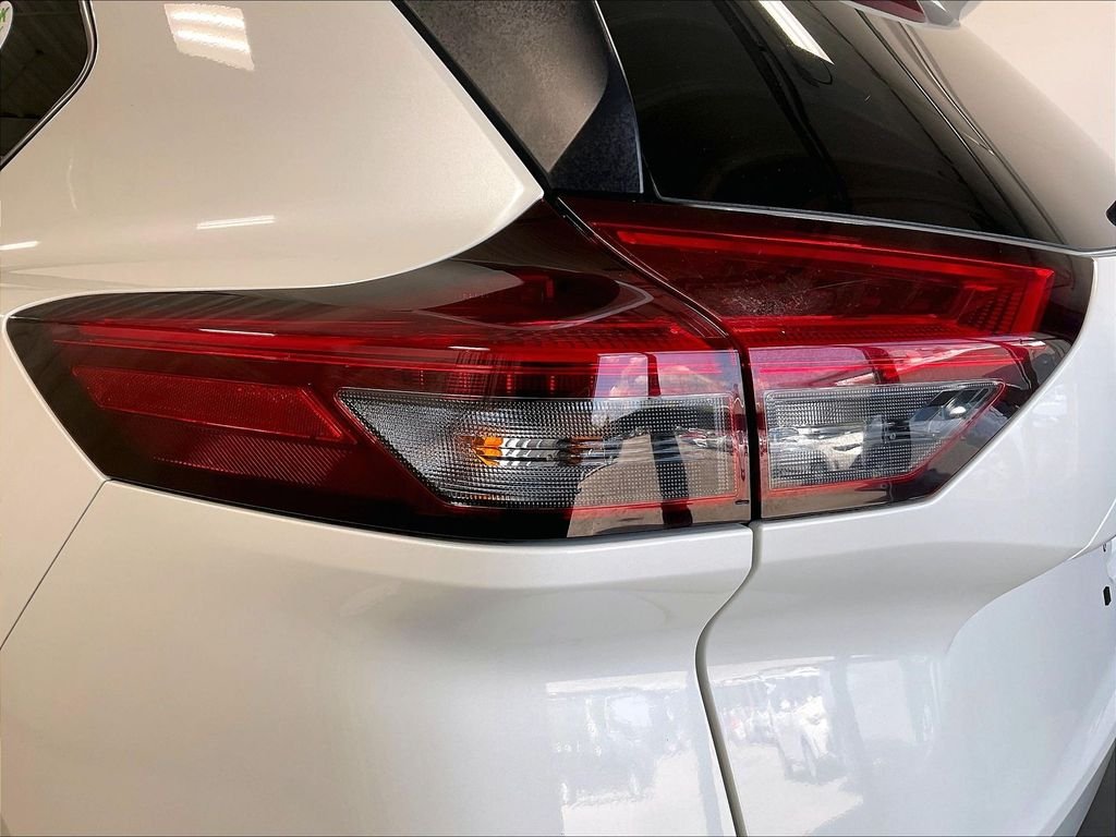 Used 2023 White Nissan SV image 34
