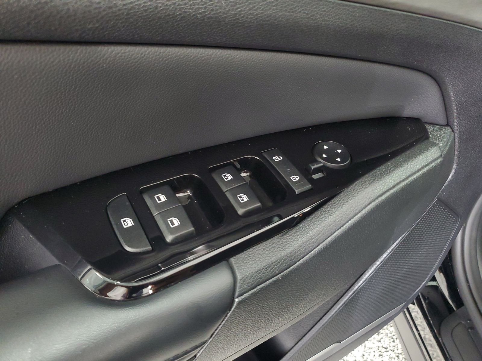 Used 2024 Black Kia X-Line image 12