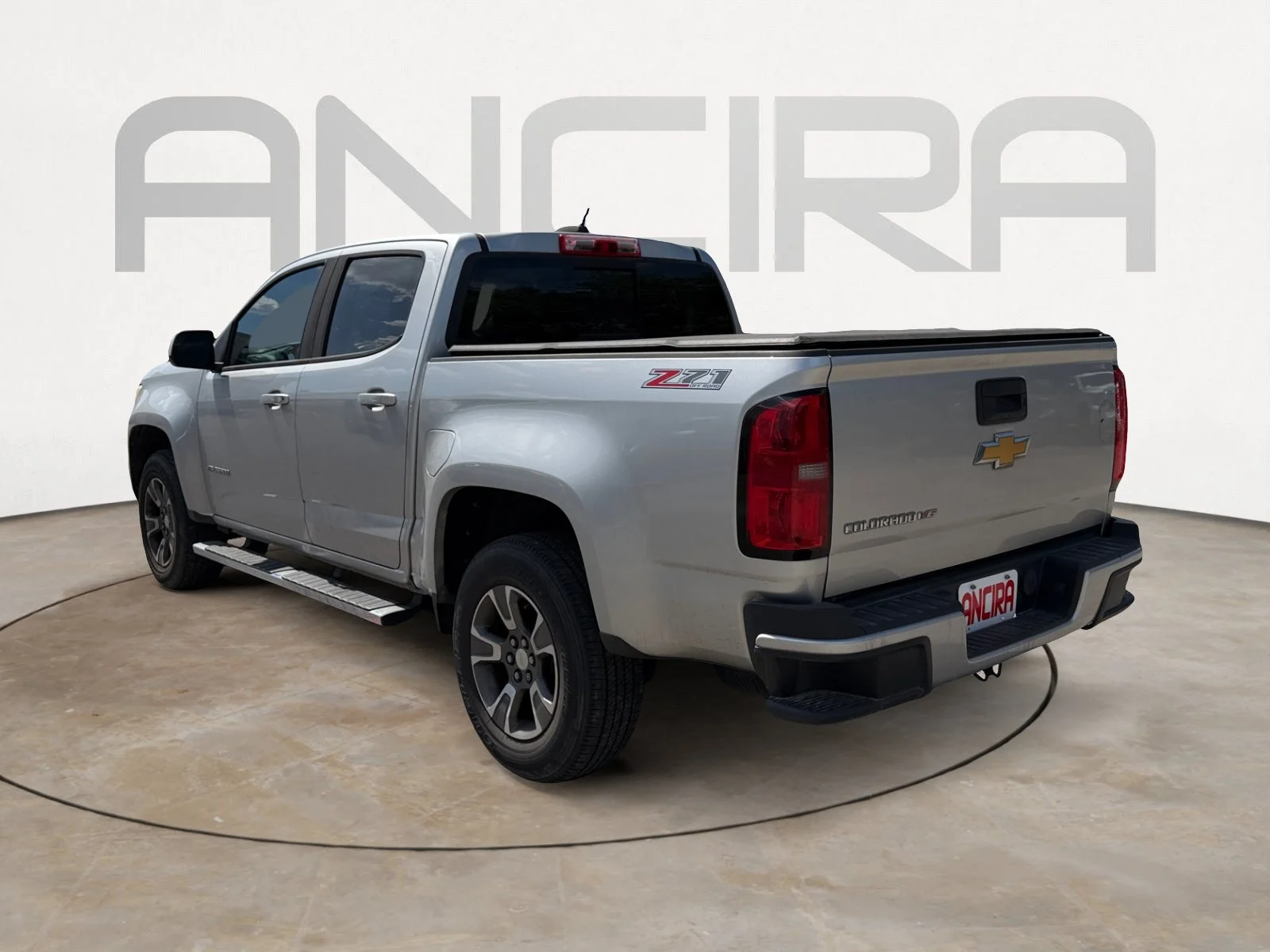 Used 2017 Silver Ice Metallic Chevrolet Z71 image 7