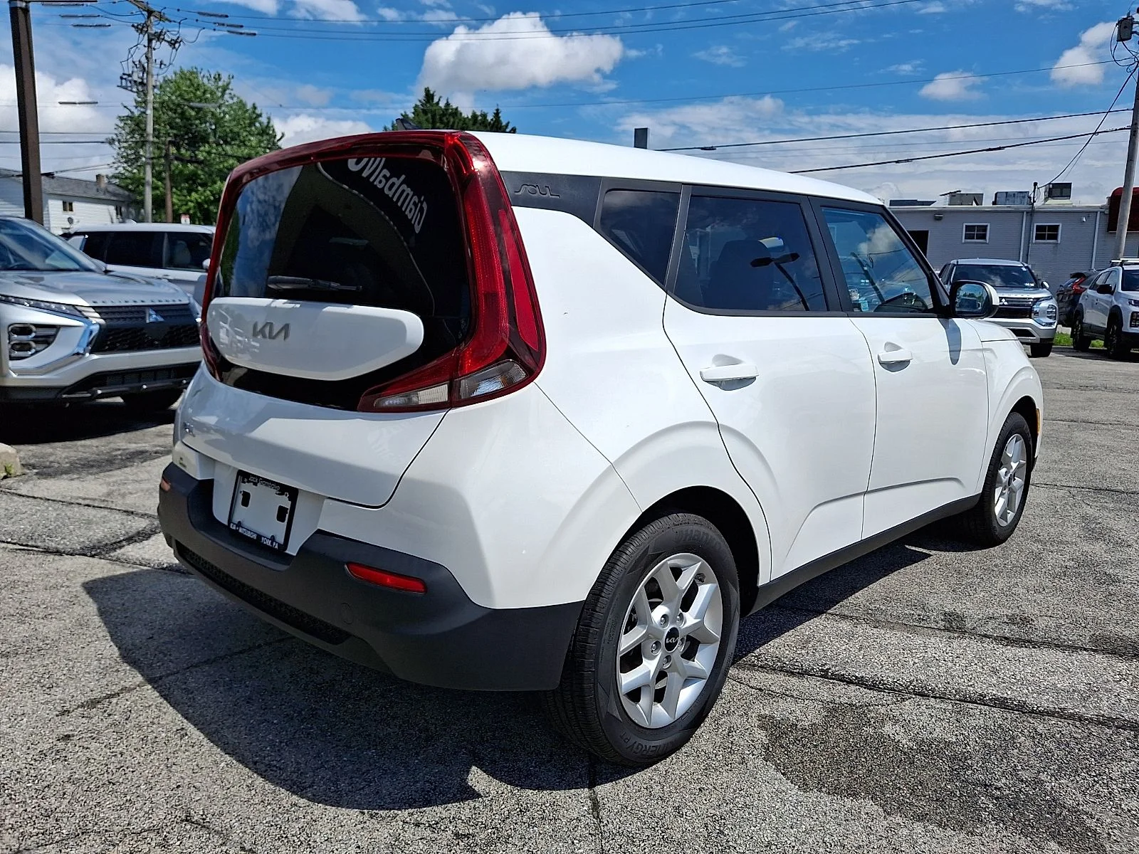 Used 2022 White Kia LX image 7