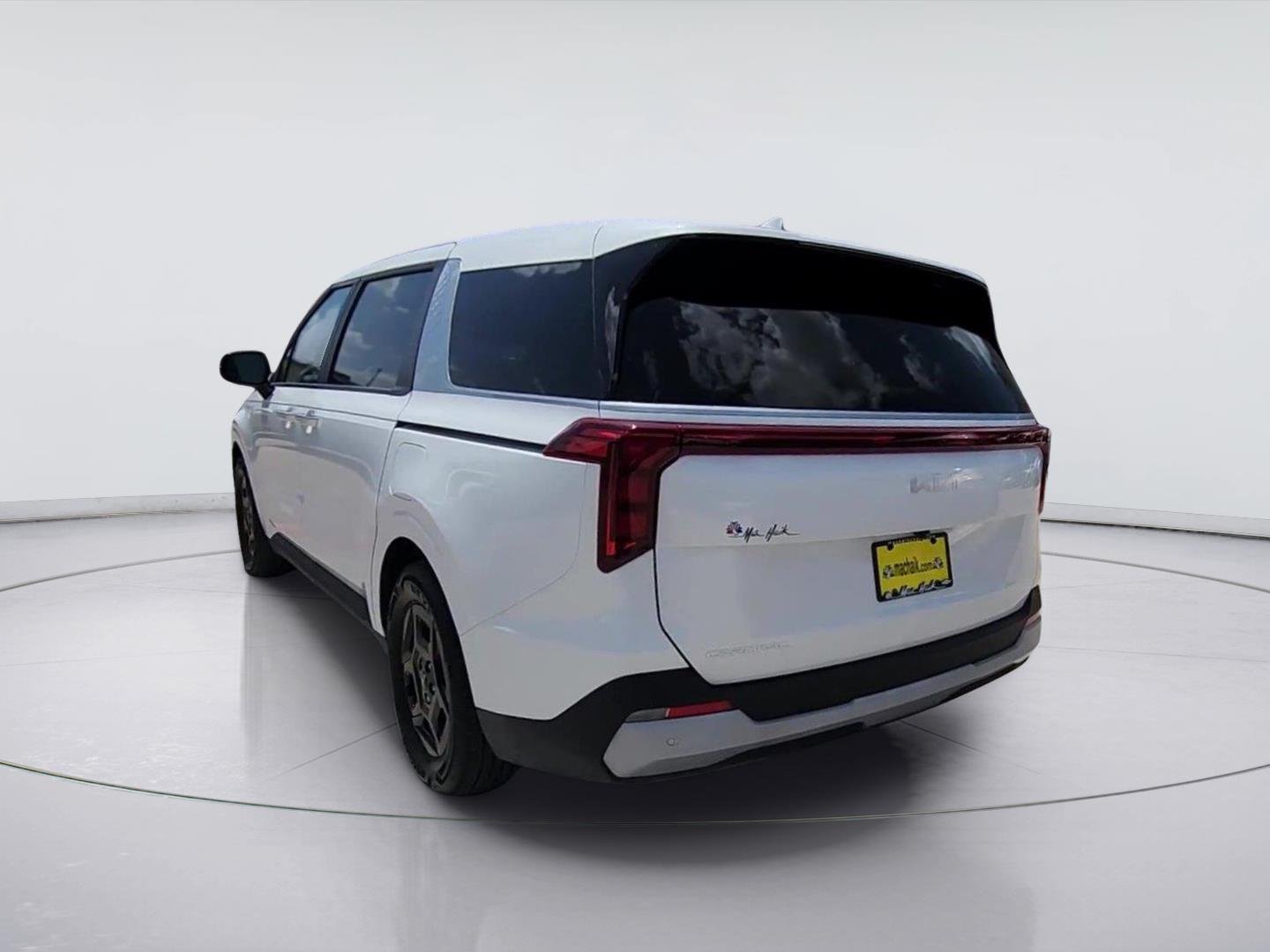 2025 Kia Carnival MPV photo 7 of 33