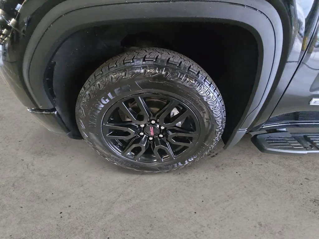 Certified Used 2022 ONYX BLACK GMC Elevation image 9