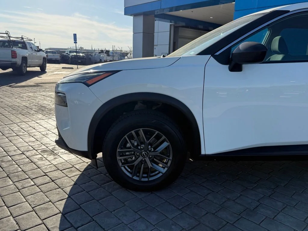 Used 2023 White Nissan S image 6