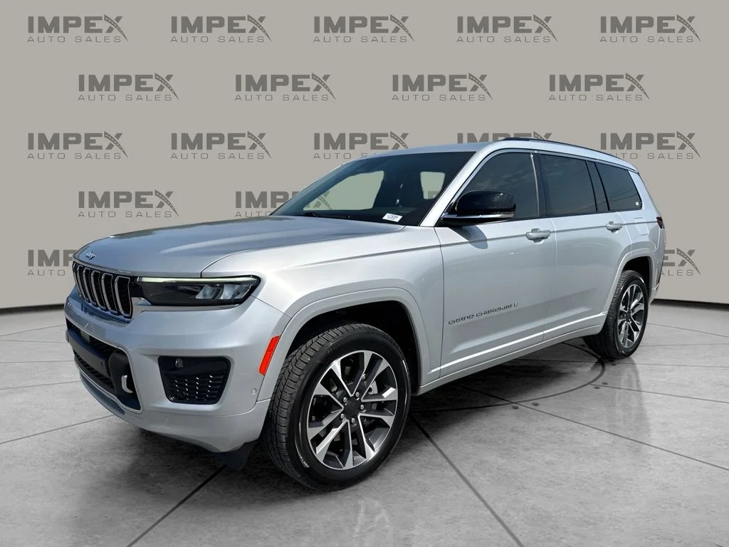 Used 2021 Silver Jeep Overland image 1