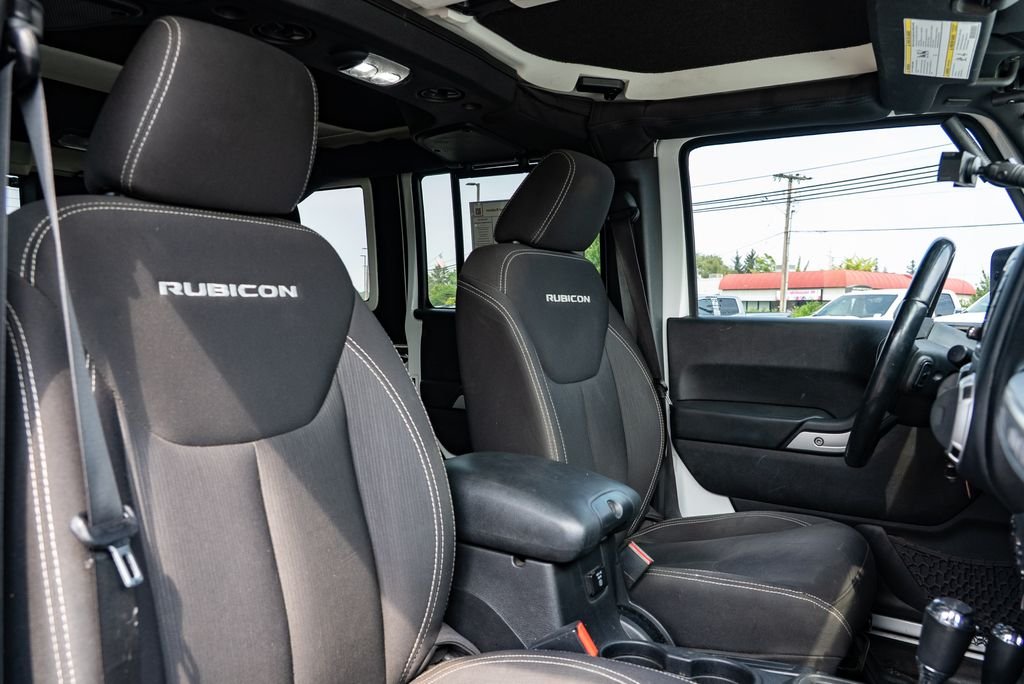 Used 2016 Bright White Clearcoat Jeep Unlimited Rubicon image 29