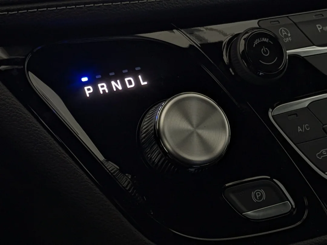 New 2026 White Chrysler Select - - AWD - 3.6L Pentastar V6 - Adaptive Cruise Control - Blind Spot Monitor & More! image 19