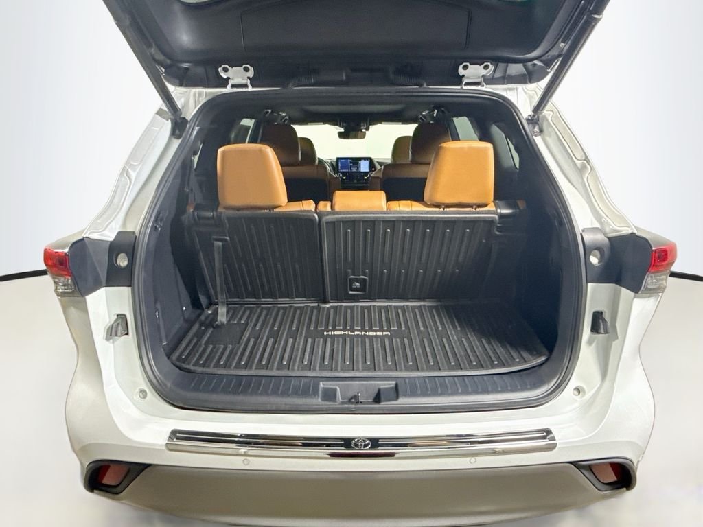 Used 2022 Wind Chill Pearl Toyota Hybrid Platinum image 26