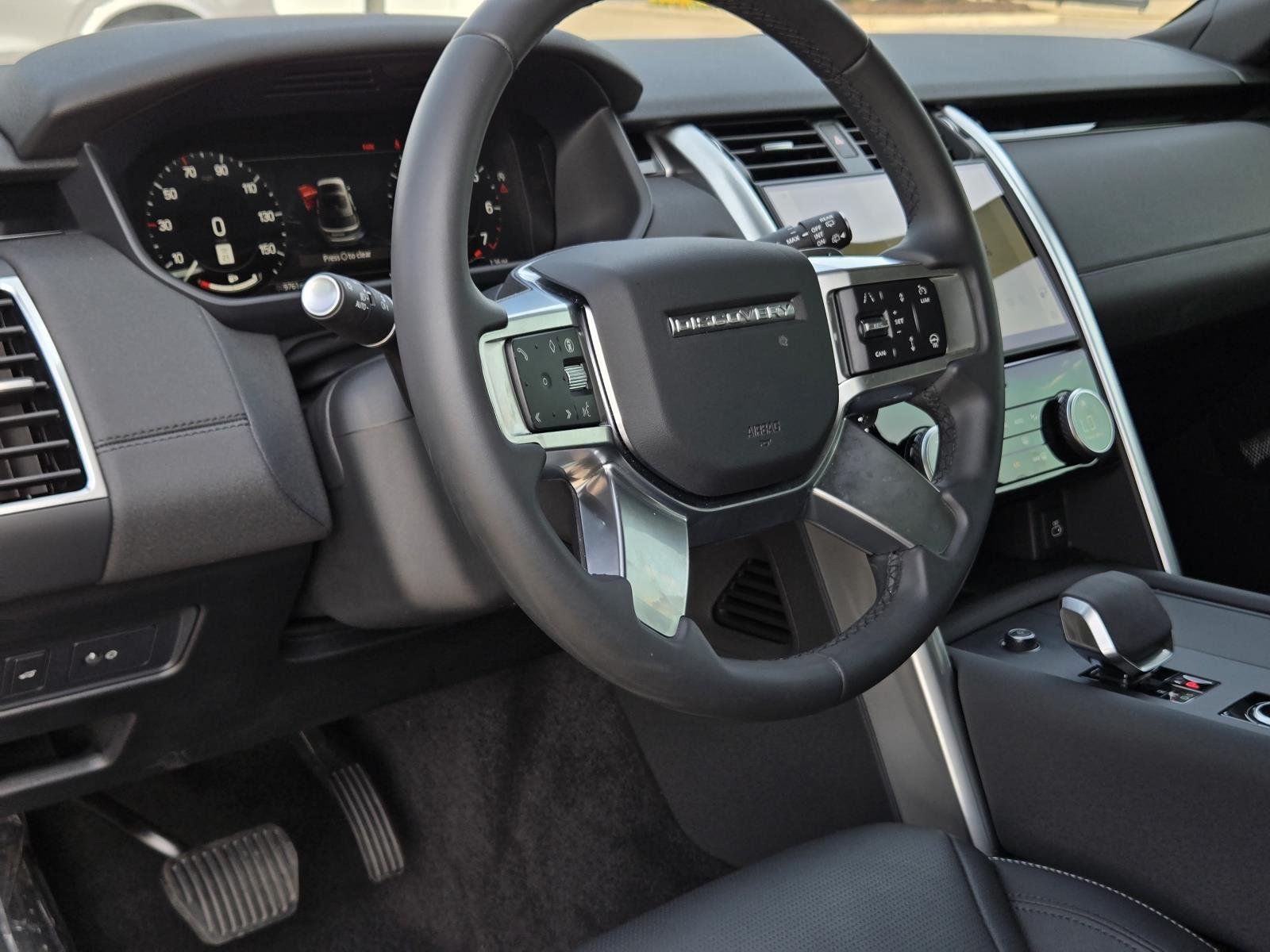 Used 2025 Santorini Black Metallic Land Rover S image 20