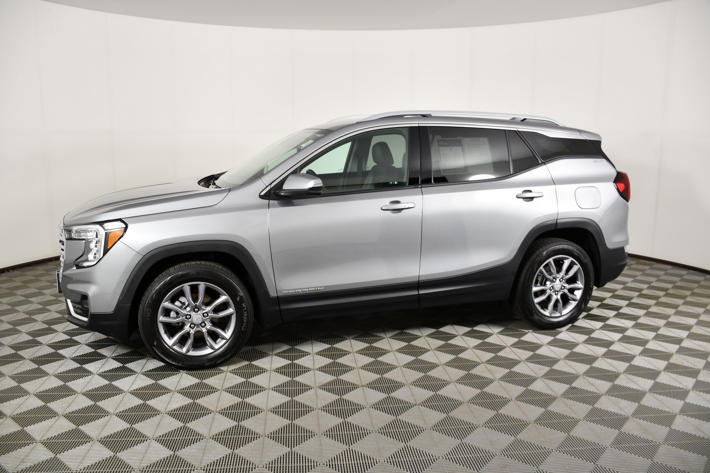 Used 2024 Sterling Metallic GMC SLT image 9