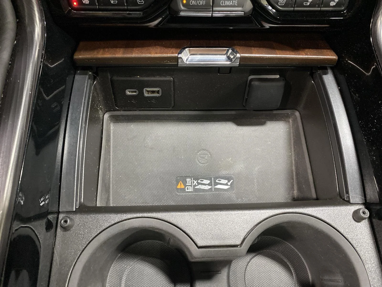 Used 2023 Onyx Black GMC Denali Ultimate image 38