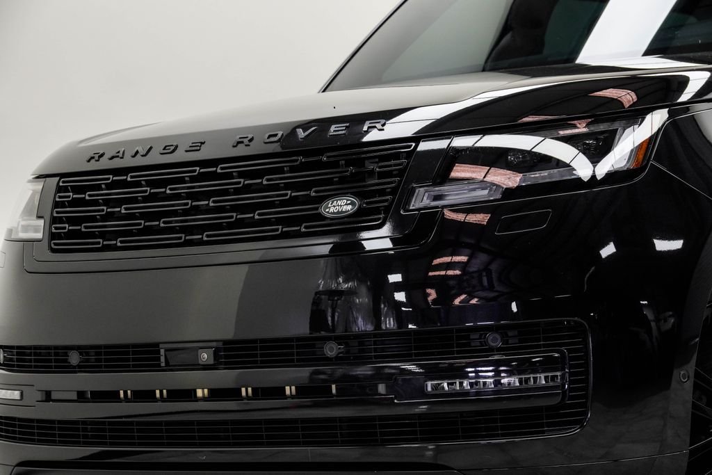 Used 2024 Black Land Rover SE image 2