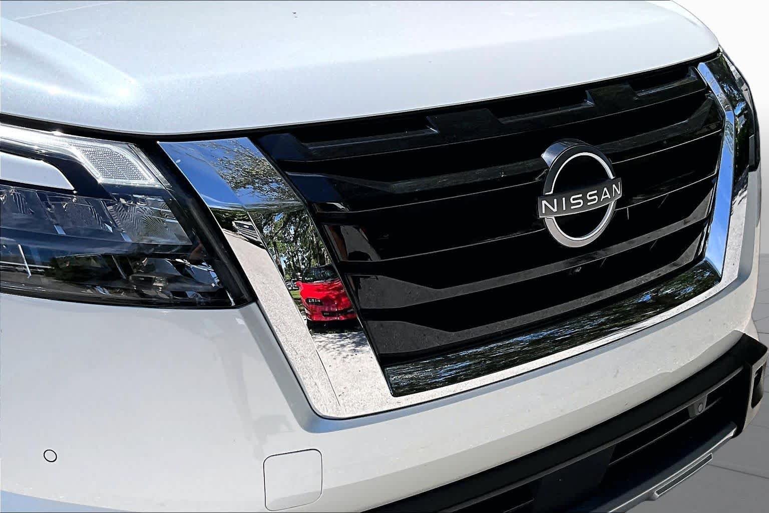 Used 2025 Everest White Pearl Tricoat Nissan Platinum image 30