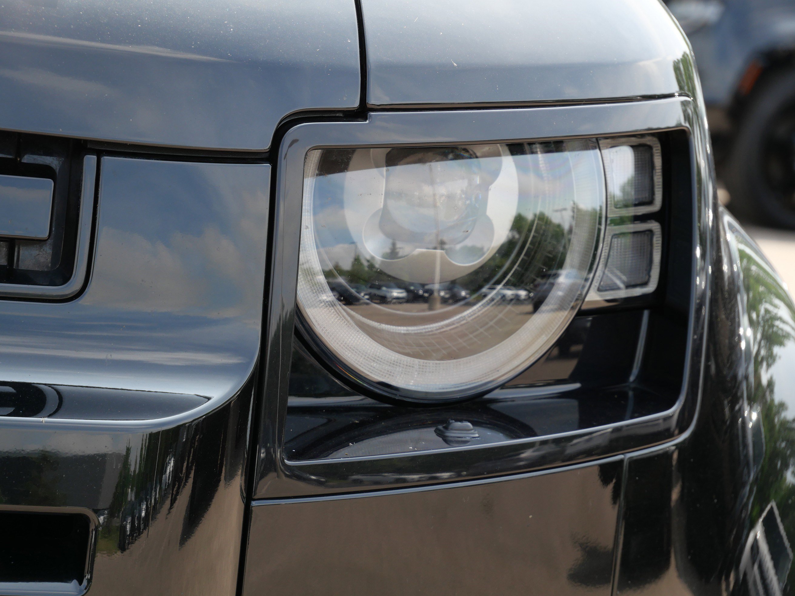 Used 2024 Santorini Black Metallic Land Rover V8 image 9