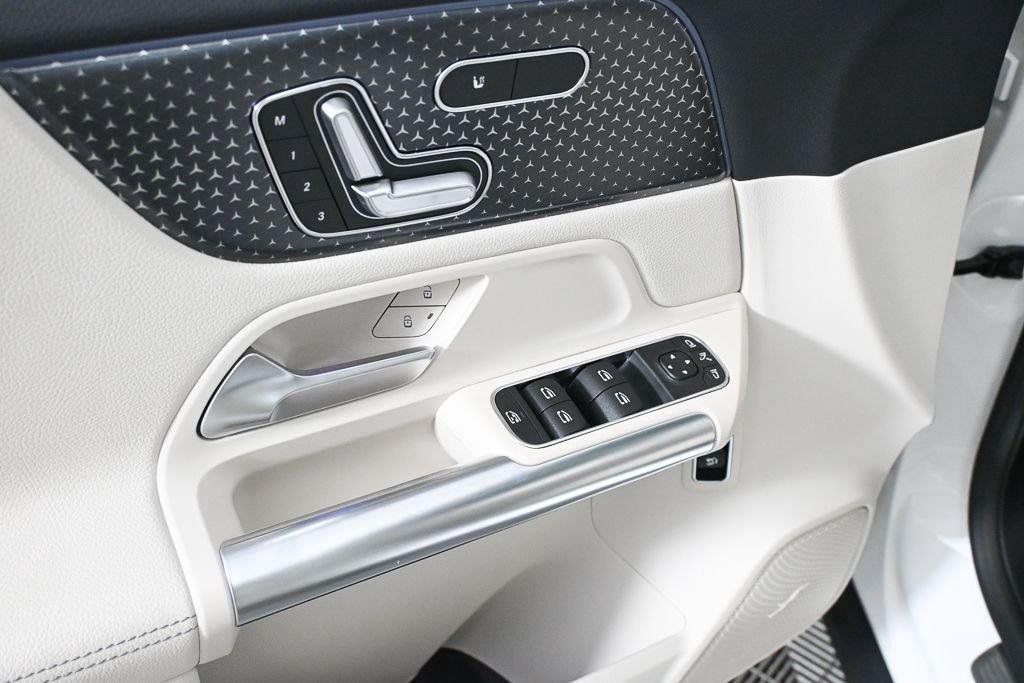 New 2026 Polar White Mercedes-Benz GLA 250 image 9