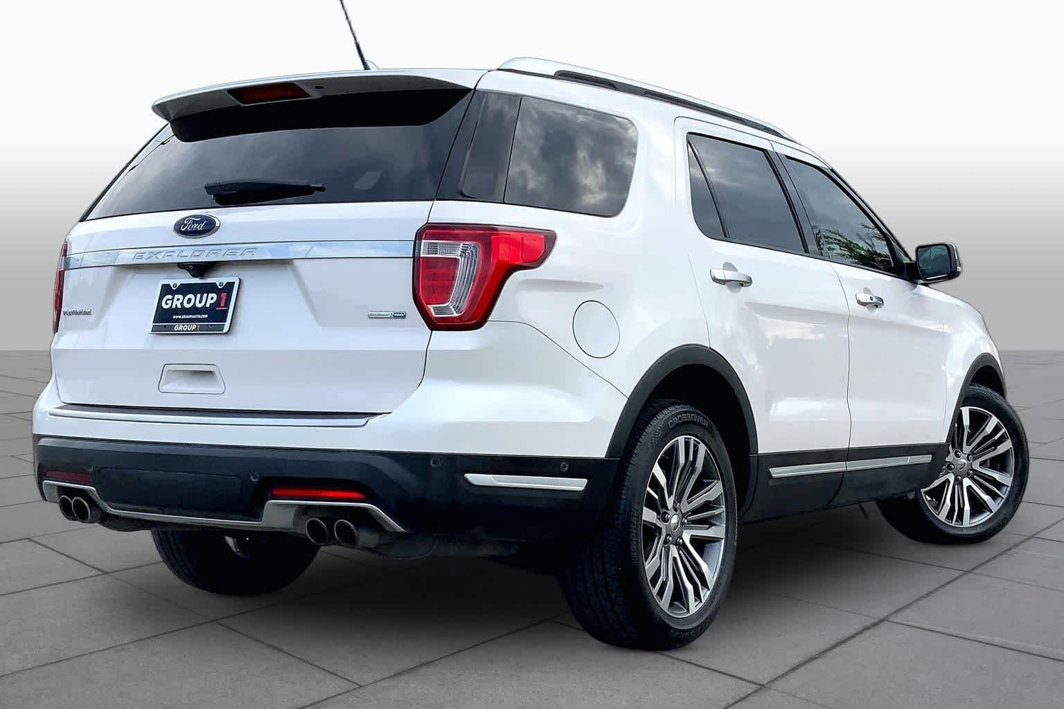 Used 2019 White Platinum Metallic Tri-Coat Ford Platinum image 13