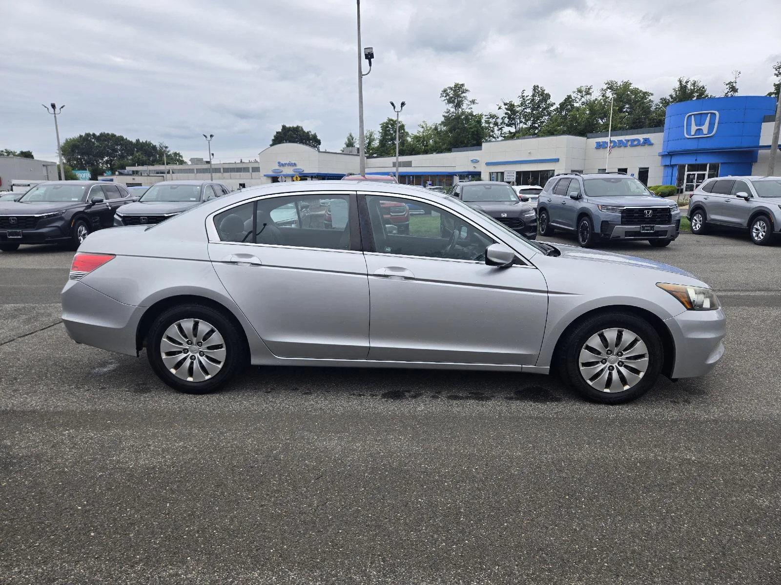 Used 2012 Alabaster Silver Metallic Honda LX image 2