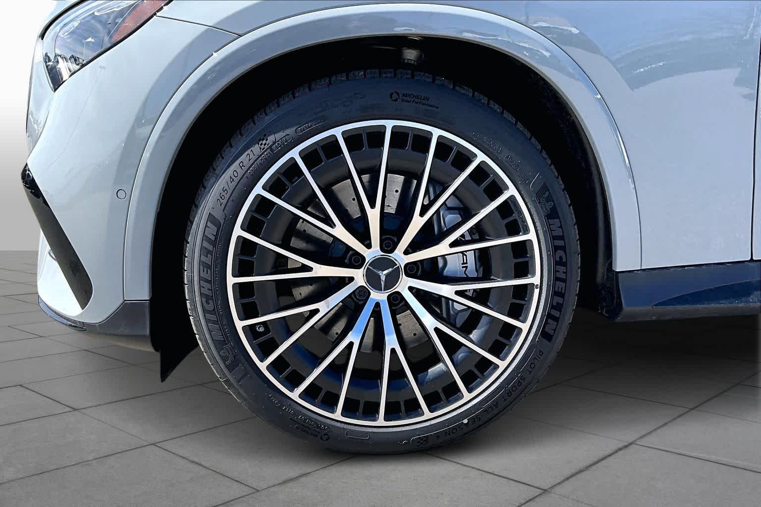 New 2026 MANUFAKTUR Alpine Grey Mercedes-Benz AMG® GLC 43 image 18