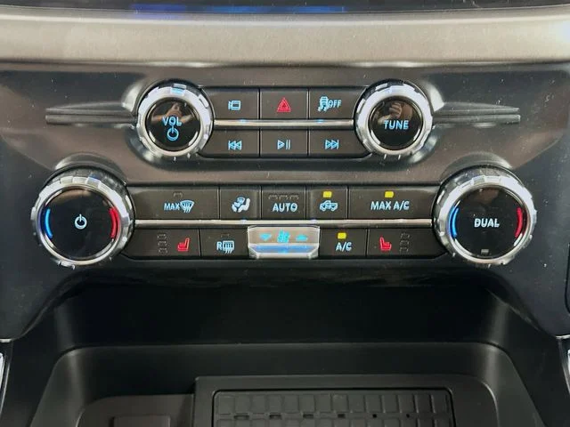 New 2026 Agate Black Metallic Ford XLT image 16