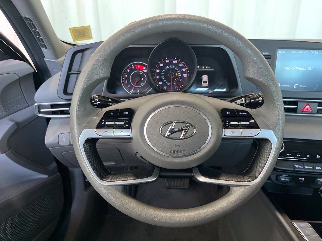 Used 2021 Black Hyundai SEL image 5