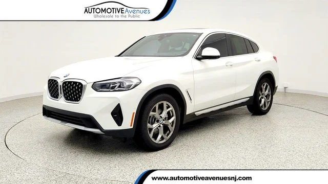 2022 BMW X4 xDrive30i SAC w/ Premium Pkg & Parking Assistance Pkg