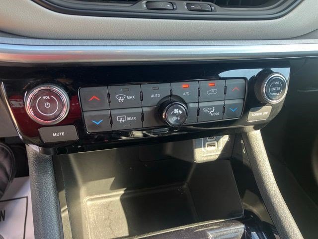 Certified Used 2025 Hydro Blue Pearlcoat Jeep Limited image 17