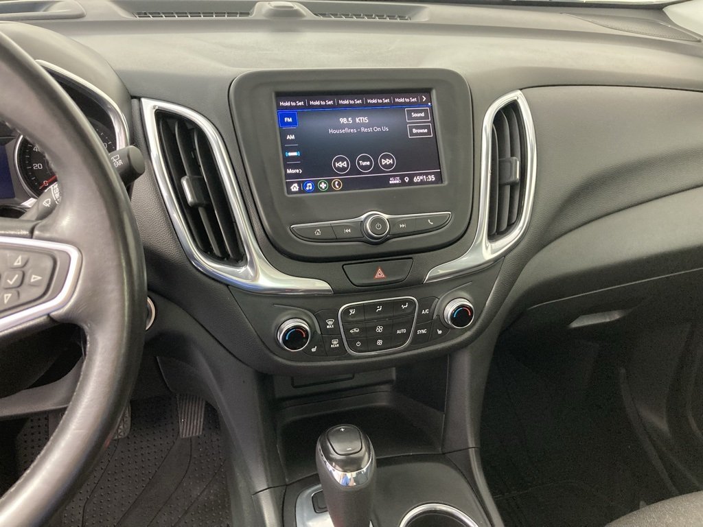 2020 Chevrolet Equinox LT photo 2