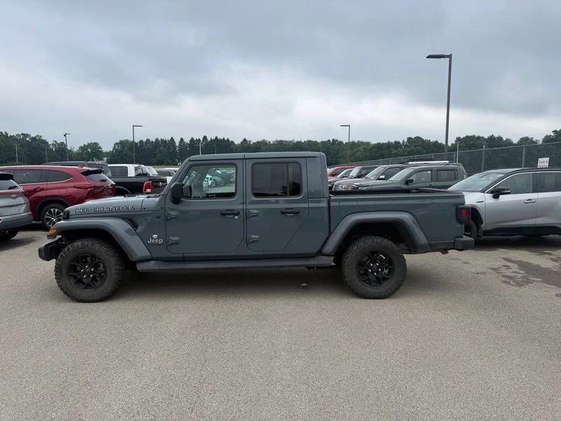 Used 2025 Gray Jeep High Tide image 9