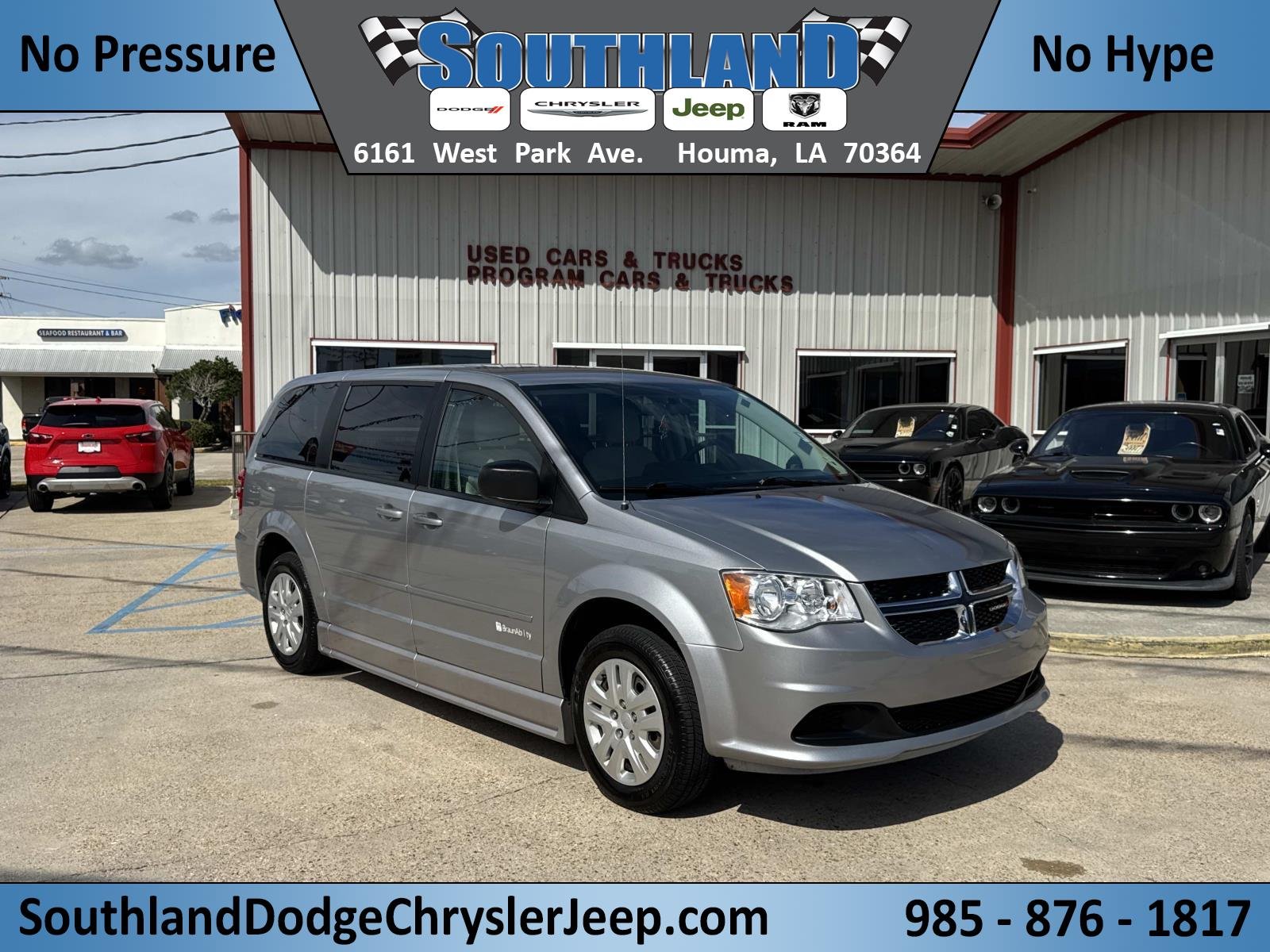 Used 2017 Silver Dodge SE image 1